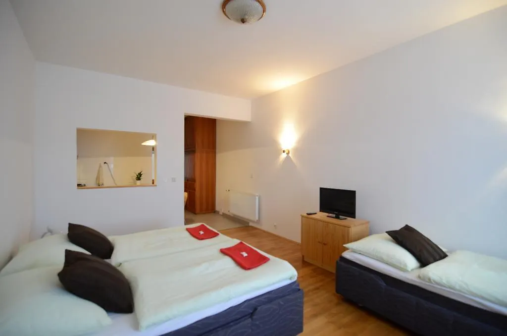 Apartments Karlin Prag 0*,